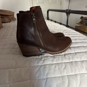 Korks Dark Brown Ankle Booties
